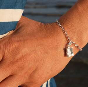 Armband-Charm Strandkorb - Silber