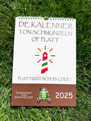 NEU! Der Kalender 2025 – „De Kalenner ton Schmunzeln op platt“